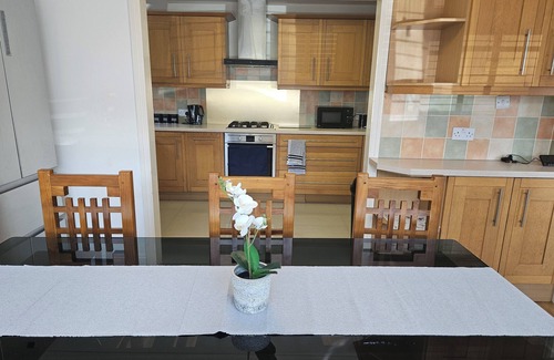 Carshalton Central Casa | Stunning four bedroom family home in Carshalton.