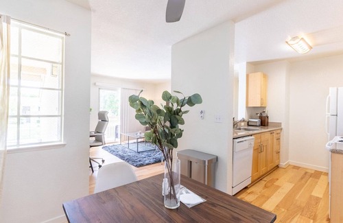 Fremont Apartamento | Stunning Fremont 1BR w/ Balcony & W/D, nr Stores & Park, by Blueground