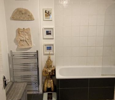 Southwark Apartamento | STUNNING GARDEN APARTMENT Central Exclusive With Free Off Road Parking By Flat & Wiffi Beautifully Secluded 3 mins From All Amenities Home Not Hotel