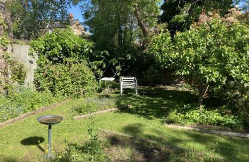 Southwark Apartamento | STUNNING GARDEN APARTMENT Central Exclusive With Free Off Road Parking By Flat & Wiffi Beautifully Secluded 3 mins From All Amenities Home Not Hotel