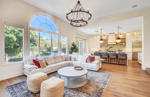Queensridge Casa | Stunning, Gated, Chef's Kitchen, Downstair's Master Suite