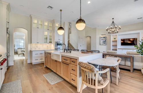 Las Vegas Casa | Stunning, Gated, Chef's Kitchen, Downstair's Master Suite