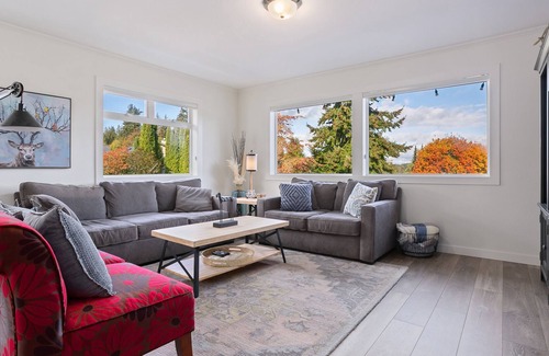 Sudden Valley Casa | Stunning Geneva 4-Bedroom Villa W/ Lake View and Hot Tub