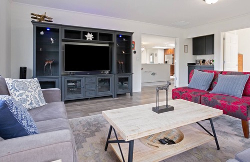 Sudden Valley Casa | Stunning Geneva 4-Bedroom Villa W/ Lake View and Hot Tub