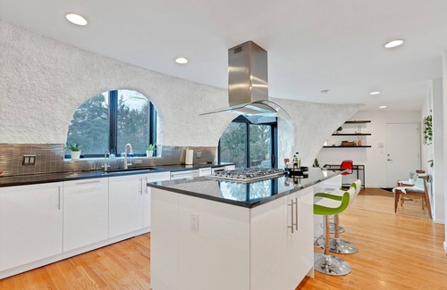 Centennial Casa | Stunning geodome with Indoor Pool and Hot Tub! Minutes from the heart of Denver.