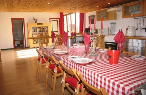 Chatenet Casa | Stunning Gite, pool + wine tasting room. Beautiful views down the Seugne valley