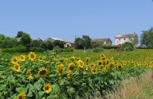 Chatenet Casa | Stunning Gite, pool + wine tasting room. Beautiful views down the Seugne valley