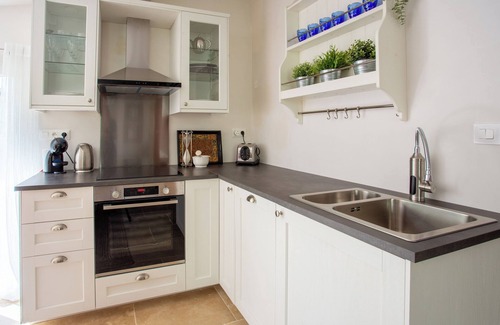 Neffies Apartamento | Stunning Gite with Private Pool and Large Garden