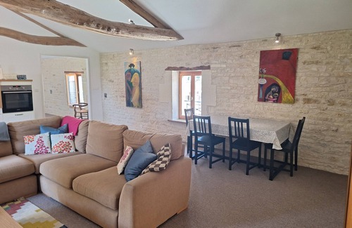 Mons Casa | Impresionante casa rural con piscina compartida, Nr Matha y Cognac (planta baja también disponible)