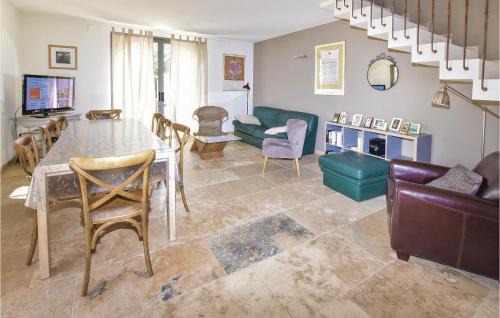 Saint-Hilaire-d'Ozilhan Casa | Stunning Home In Saint Hilaire D'ozilha