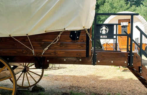 Julian Casa | Stunning Hand-Crafted Authentic Covered Wagon