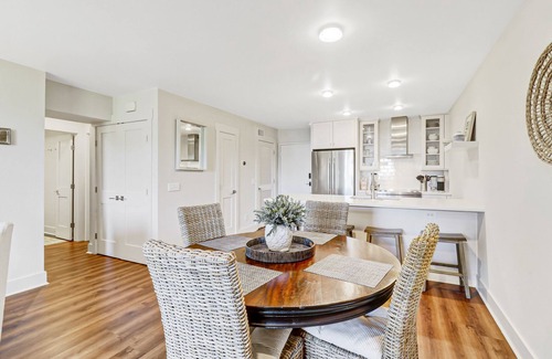 Harbour Town Condominio | Stunning Harbour Town Penthouse Flat in Sea Pines, Spectacular Location!
