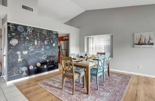 Providence Lakes Casa | Stunning Heated Pool House for 10 in Brandon, FL