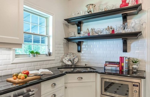Historic Old Town Casa | Stunning Historic 3 Bedroom, 3 Bath Butler House in Old Town Niagara-on-the-Lake