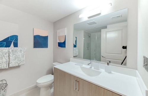 Aurora Highlands Condominio | Stunning Highrise w/private Rooftop Ideal Location