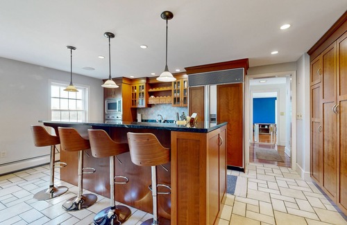 Clarendon Casa | Stunning hillside home on 60 acres - valley views, chef’s kitchen, near skiing