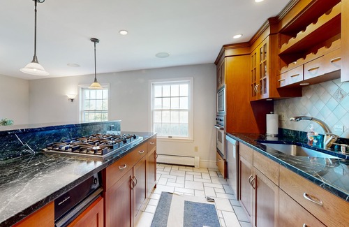 Clarendon Casa | Stunning hillside home on 60 acres - valley views, chef’s kitchen, near skiing
