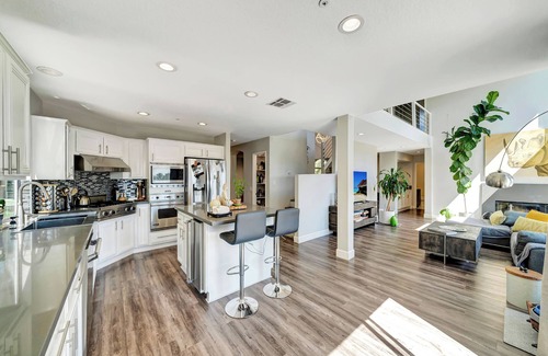Los Angeles County Casa | Stunning Hilltop 5BR W/ View & Hot Tub!