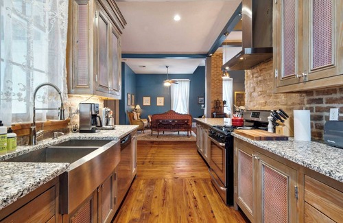 Faubourg Lafayette Villa | Stunning Historic Villa w/Heated Pool 5br|5ba