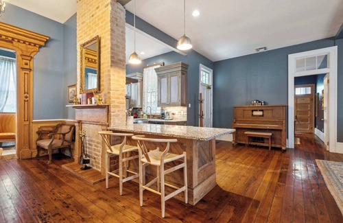 Faubourg Lafayette Villa | Stunning Historic Villa w/Heated Pool 5br|5ba
