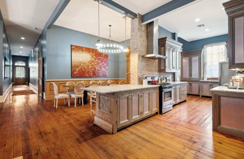 Faubourg Lafayette Villa | Stunning Historic Villa w/Heated Pool 5br|5ba