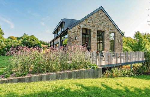 Halleux Casa | Impresionante casa en La.
