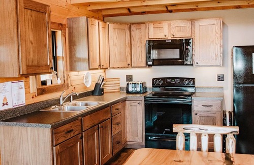 New Plymouth Cabina | Stunning Hocking Hills Views, Huge Skies ~ Sauna, Pet Friendly, Hot Tub, WiFi