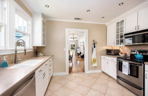 High Springs Casa | Stunning home 12 mins to Ginnie Springs! Top-rated High Springs Home. In Town!