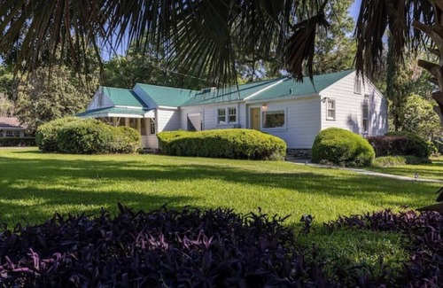 High Springs Casa | Stunning home 12 mins to Ginnie Springs! Top-rated High Springs Home. In Town!