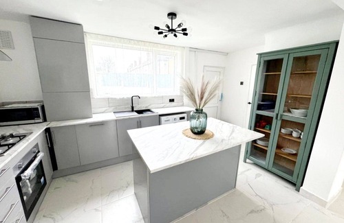 Liverpool Casa | Stunning home - Beautiful gardens - Prime location