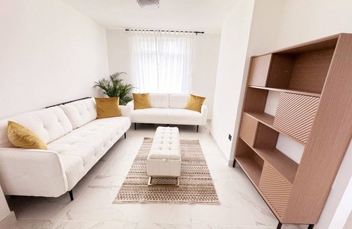 Liverpool Casa | Stunning home - Beautiful gardens - Prime location