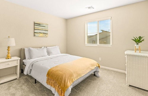 Las Vegas Casa | Stunning Home in a Calm Family-Friendly Community