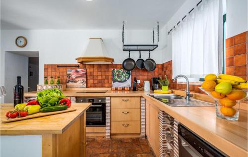 Bicici Casa | Stunning Home In Bicici With Sauna