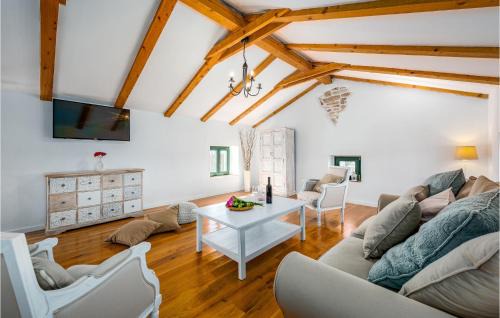 Bicici Casa | Stunning Home In Bicici With Sauna