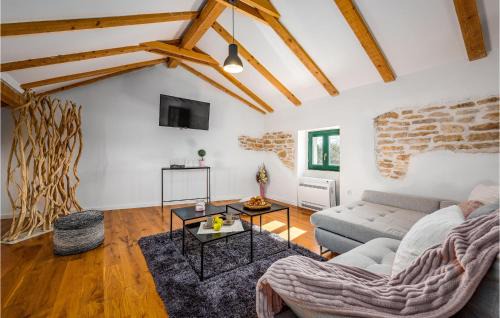 Bicici Casa | Stunning Home In Bicici With Sauna