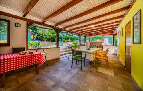 Petrinja Casa | Stunning Home In Brest Pokupski