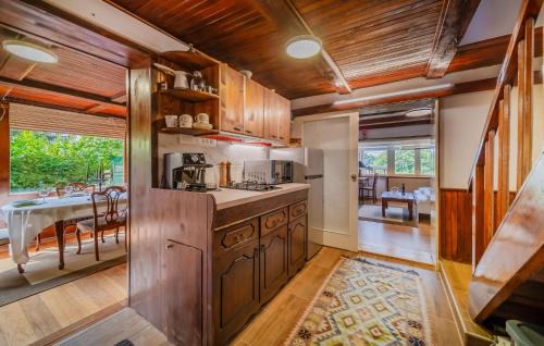 Petrinja Casa | Stunning Home In Brest Pokupski
