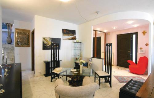 Carrara Casa | Stunning Home In Codena