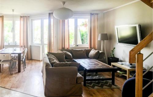 Darlowko Casa | Stunning Home In Darlowo With Wifi