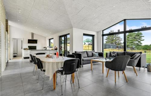 Egsmark Strand Casa | Stunning Home In Ebeltoft With Sauna