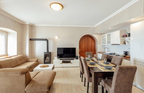 Podi Casa | Impresionante casa en Herceg Novi con.