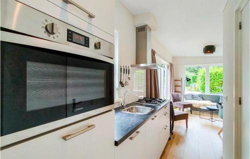 Heinkenszand Casa | Stunning Home In Heinkenszand With Wifi