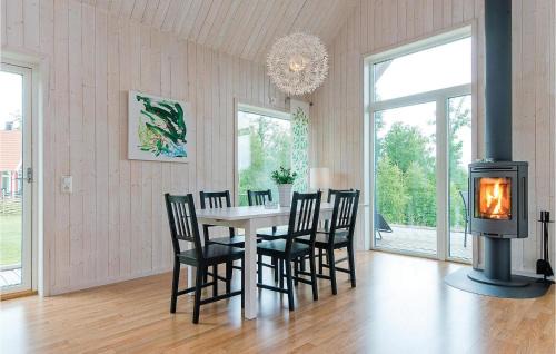 Holmsjo Casa | Stunning Home In Holmsjö With Kitchen