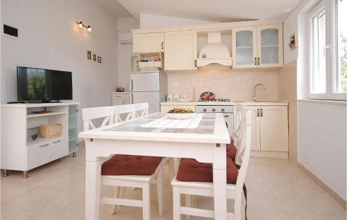 Rudine Casa | Stunning Home In Kastel Novi With Sauna