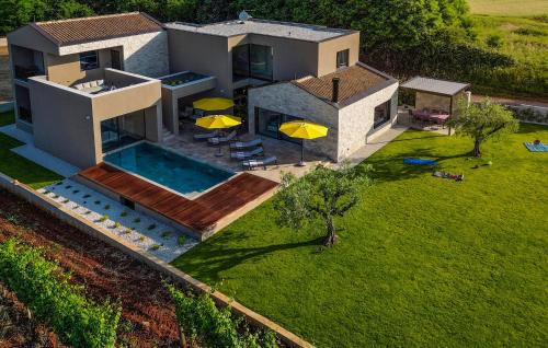 Kastelir-Labinci Casa | Stunning Home In Kastelir With Sauna