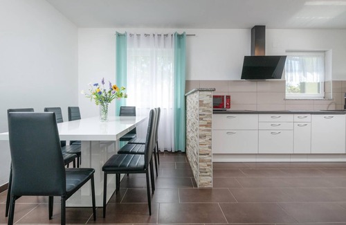 Krsan Casa | Impresionante casa en Krsan con cocina.