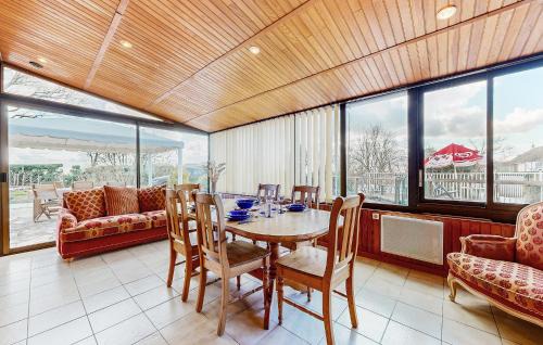 La Bazouge-de-Chemere Casa | Stunning Home In La Bazouge-De-Chemeré