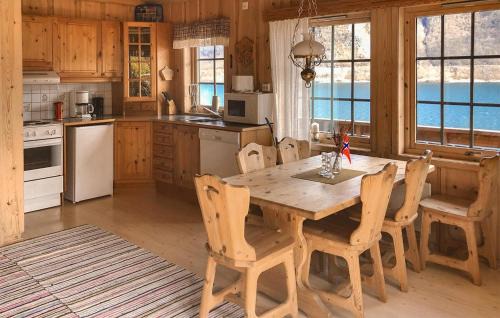 Volda Casa | Stunning Home In Lauvstad With House Sea View