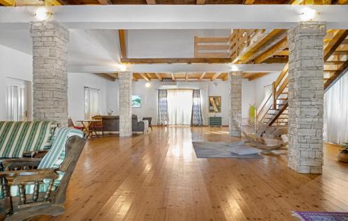 Gradina Casa | Stunning Home In Lozovac