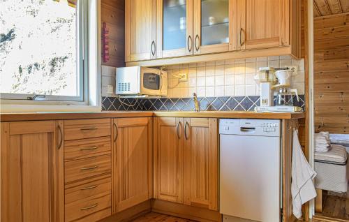 Os Casa | Stunning Home In Os With Kitchen